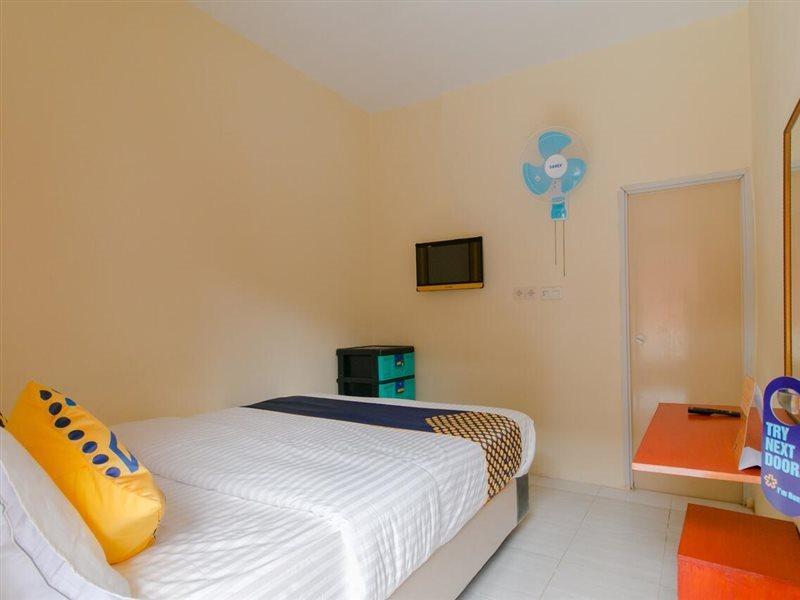 Ayu Homestay Syariah Сукабуми Экстерьер фото