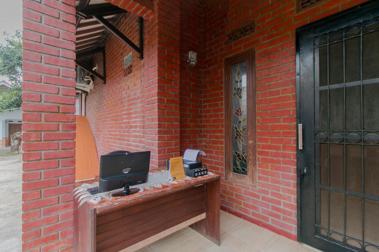 Ayu Homestay Syariah Сукабуми Экстерьер фото