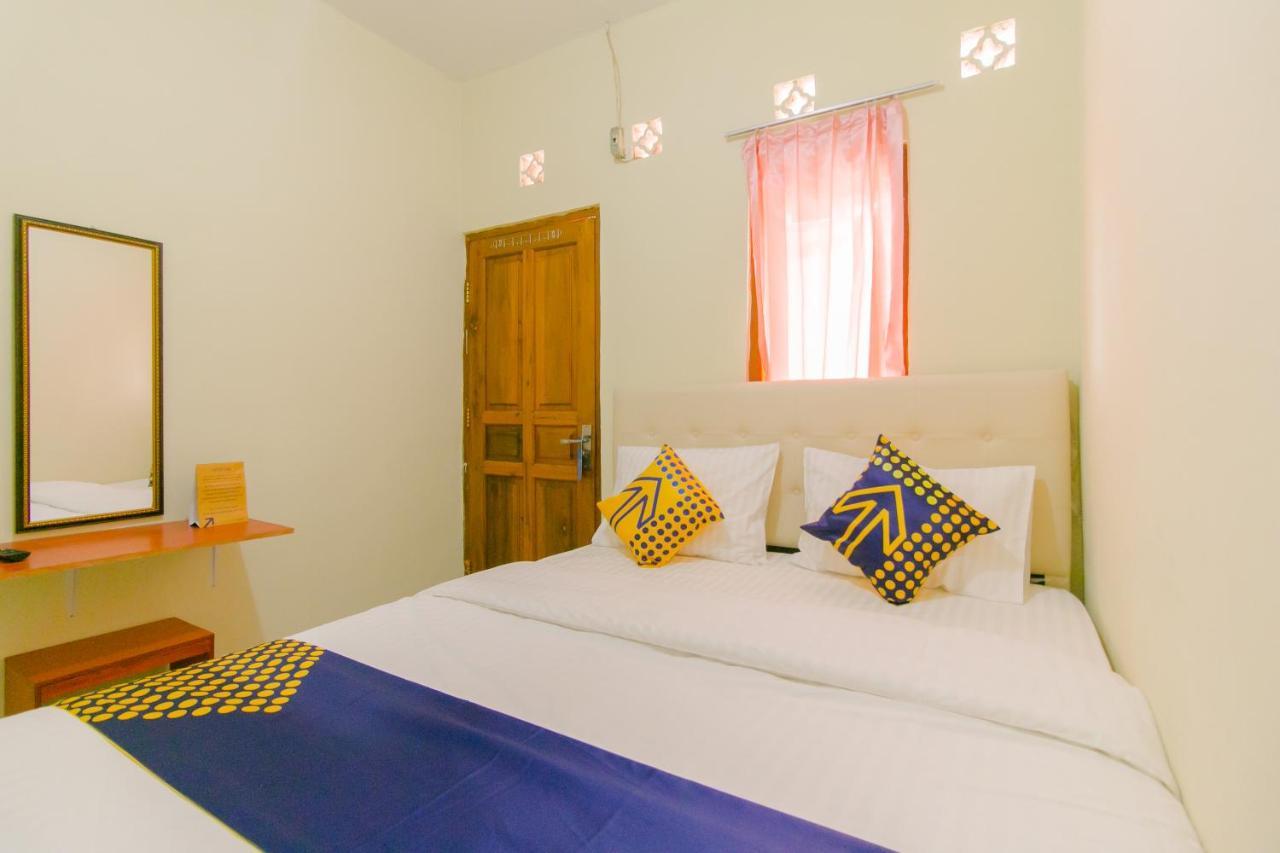 Ayu Homestay Syariah Сукабуми Экстерьер фото