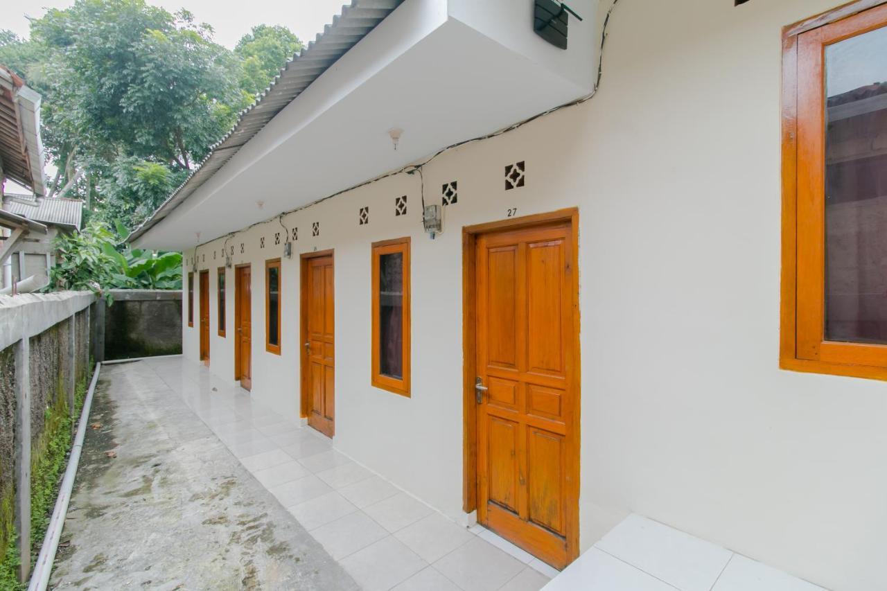 Ayu Homestay Syariah Сукабуми Экстерьер фото