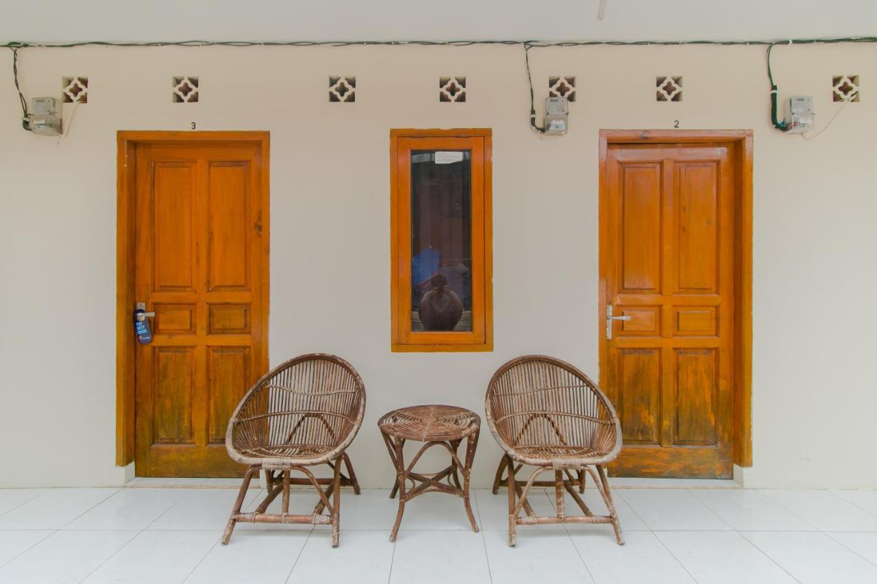 Ayu Homestay Syariah Сукабуми Экстерьер фото