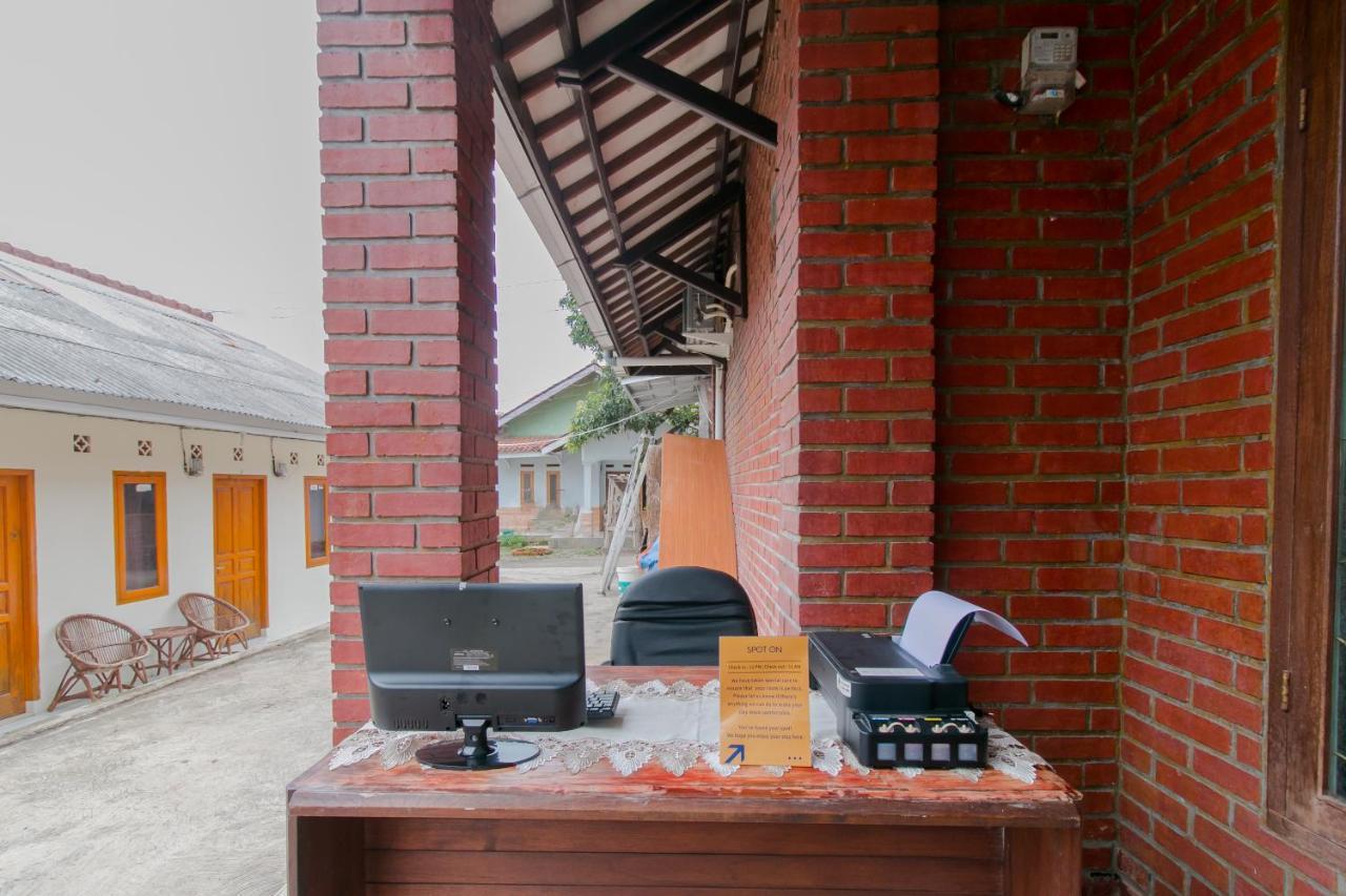 Ayu Homestay Syariah Сукабуми Экстерьер фото