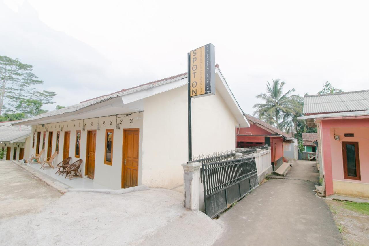 Ayu Homestay Syariah Сукабуми Экстерьер фото