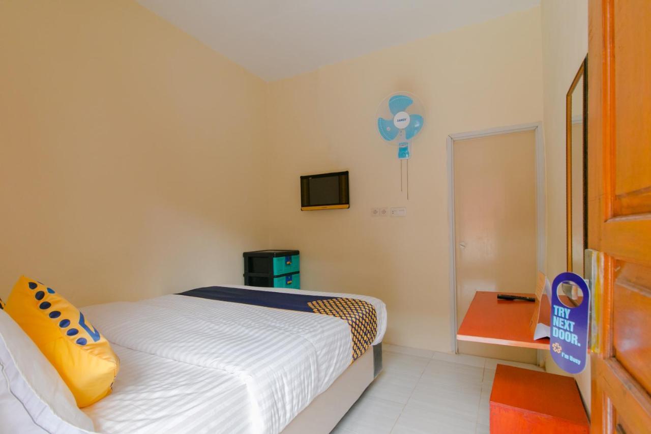 Ayu Homestay Syariah Сукабуми Экстерьер фото