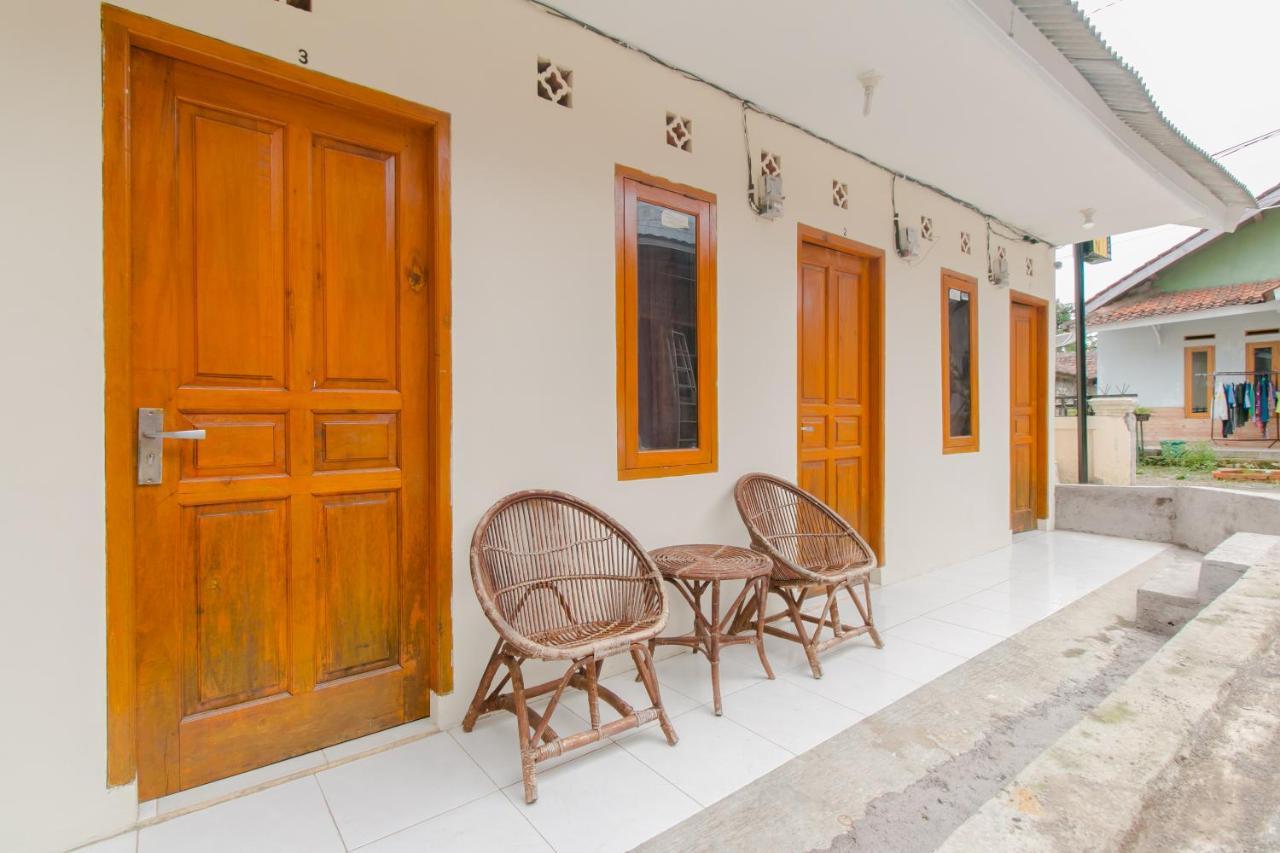 Ayu Homestay Syariah Сукабуми Экстерьер фото