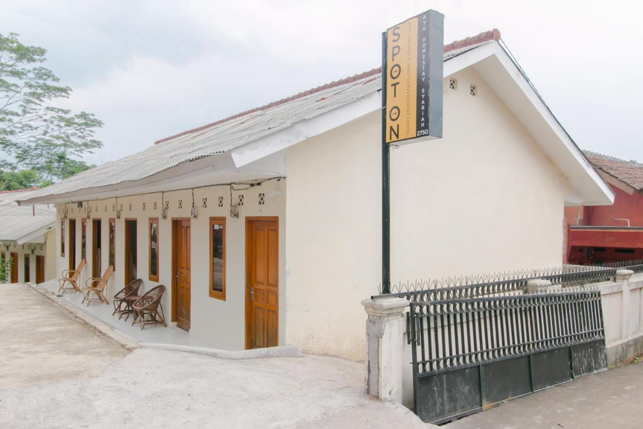 Ayu Homestay Syariah Сукабуми Экстерьер фото